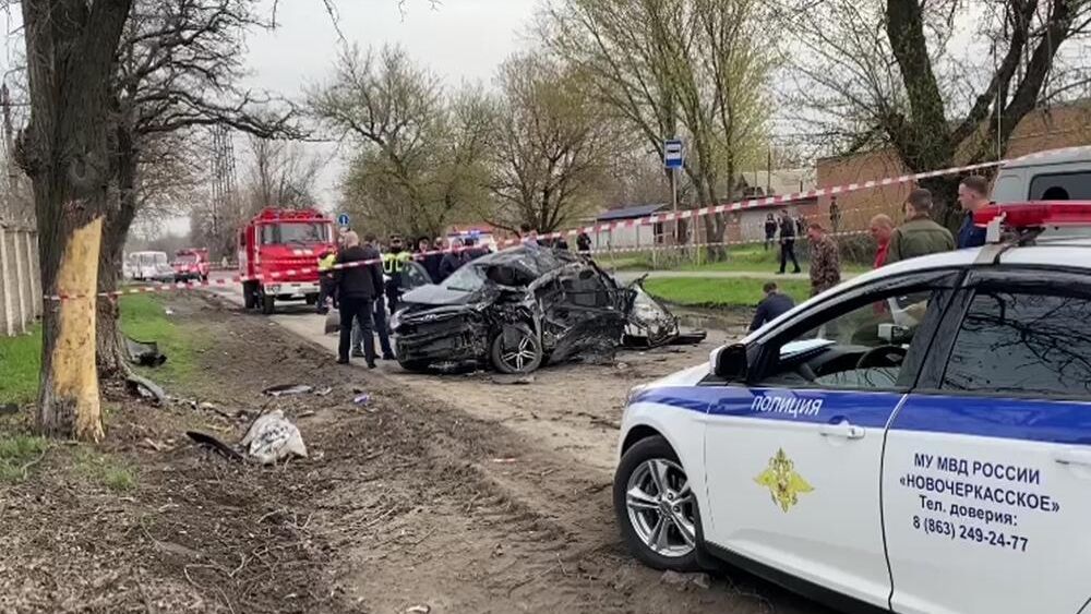 Автомобиль, которым управлял подросток, на месте аварии в Новочеркасске Ростовской области Автомобиль, которым управлял подросток, на месте аварии в Новочеркасске Ростовской области - РИА Новости, 1920, 20.04.2021