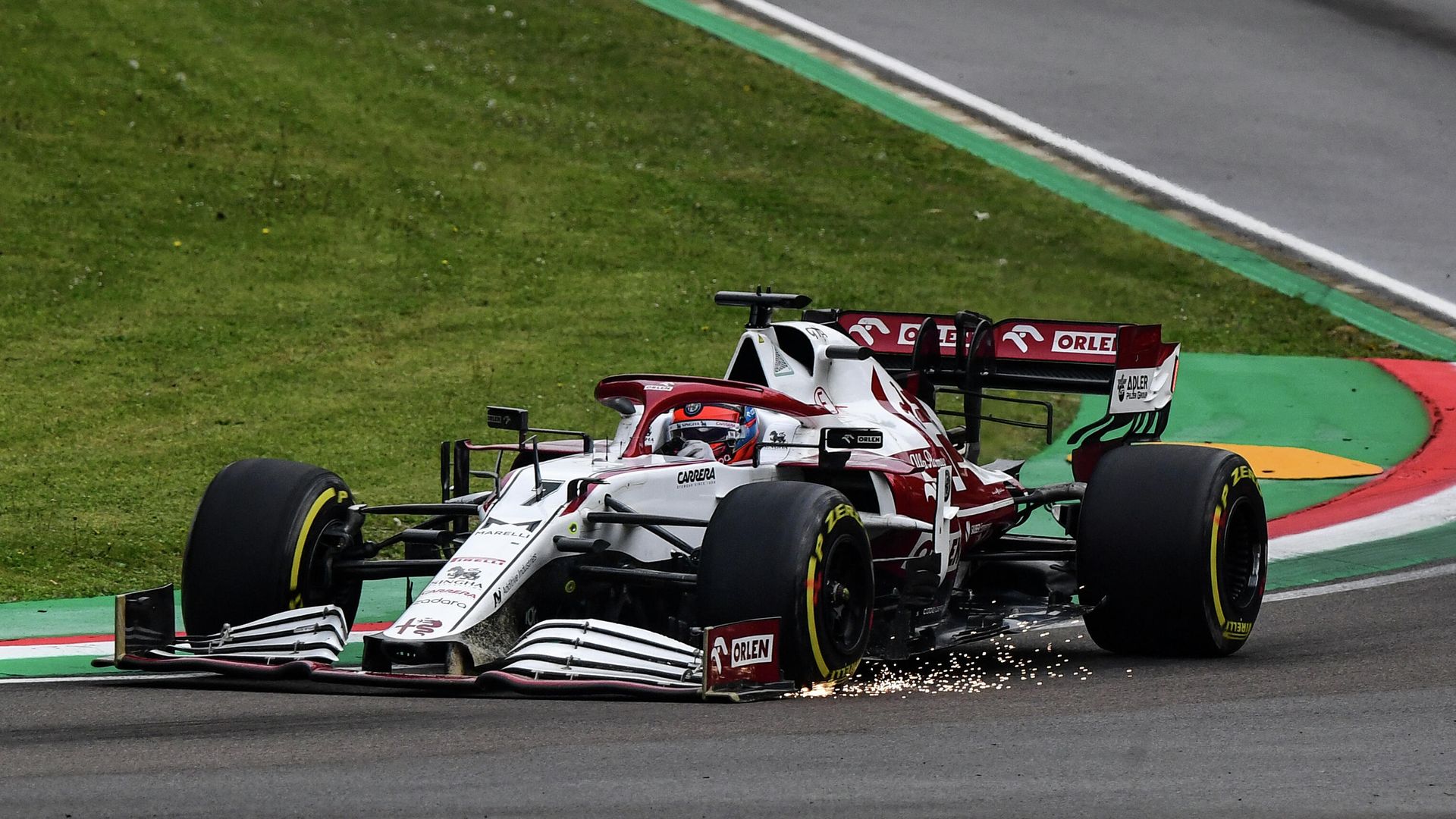 Alfa Romeo's Finnish driver Kimi Raikkonen drives during the Emilia Romagna Formula One Grand Prix at the Autodromo Internazionale Enzo e Dino Ferrari race track in Imola, Italy, on April 18, 2021. (Photo by Miguel MEDINA / AFP) - РИА Новости, 1920, 18.04.2021