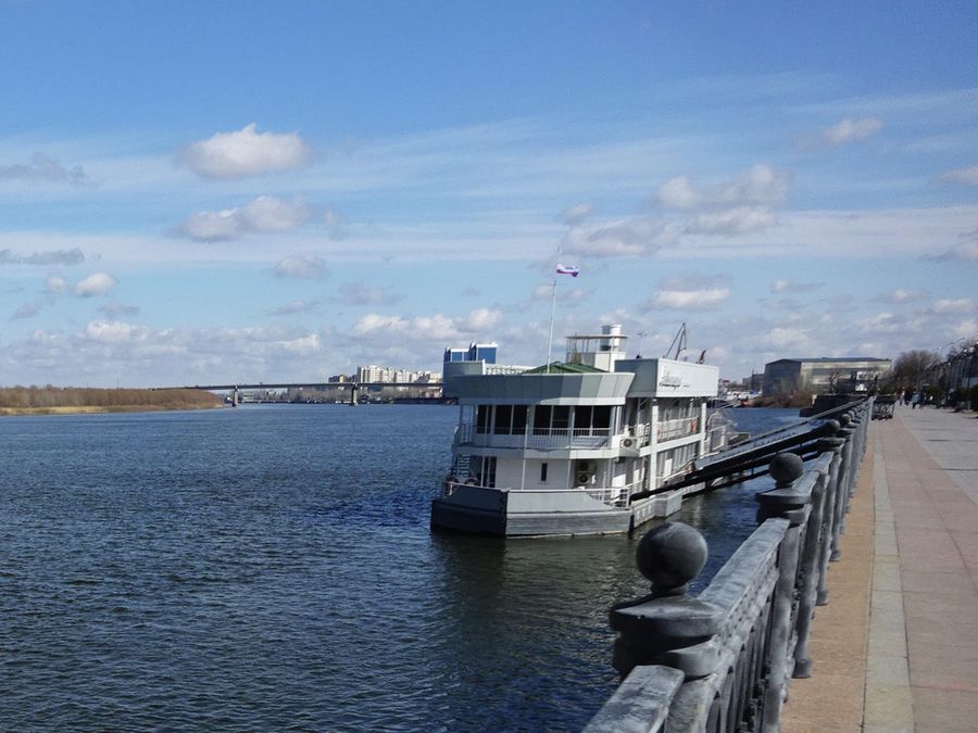 Ресторан Акватория находится на воде Ресторан Акватория находится на воде