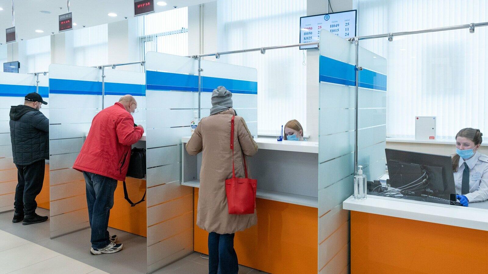 Посетители в новом здании Федеральной налоговой службы в Москве  - РИА Новости, 1920, 25.04.2025