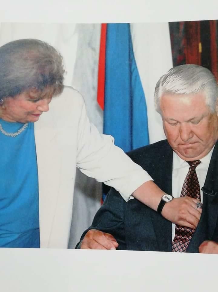 Режиссер телевидения Калерия Кислова и Борис Ельцин Режиссер телевидения Калерия Кислова и Борис Ельцин - РИА Новости, 1920, 10.05.2025