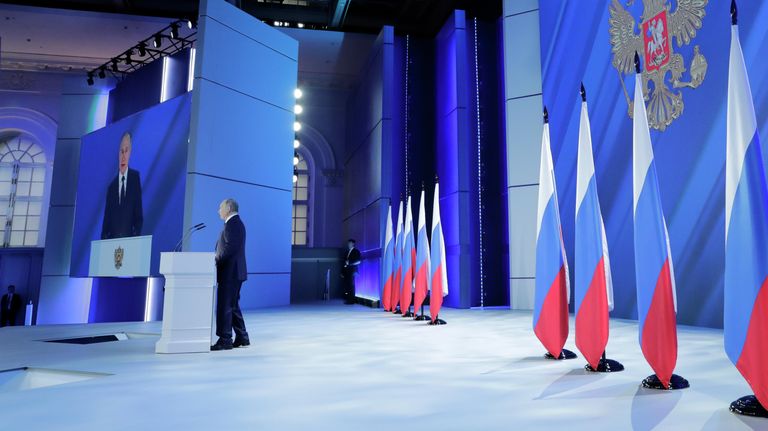 Президент РФ Владимир Путин во время выступления с ежегодным посланием Федеральному Собранию Президент РФ Владимир Путин во время выступления с ежегодным посланием Федеральному Собранию