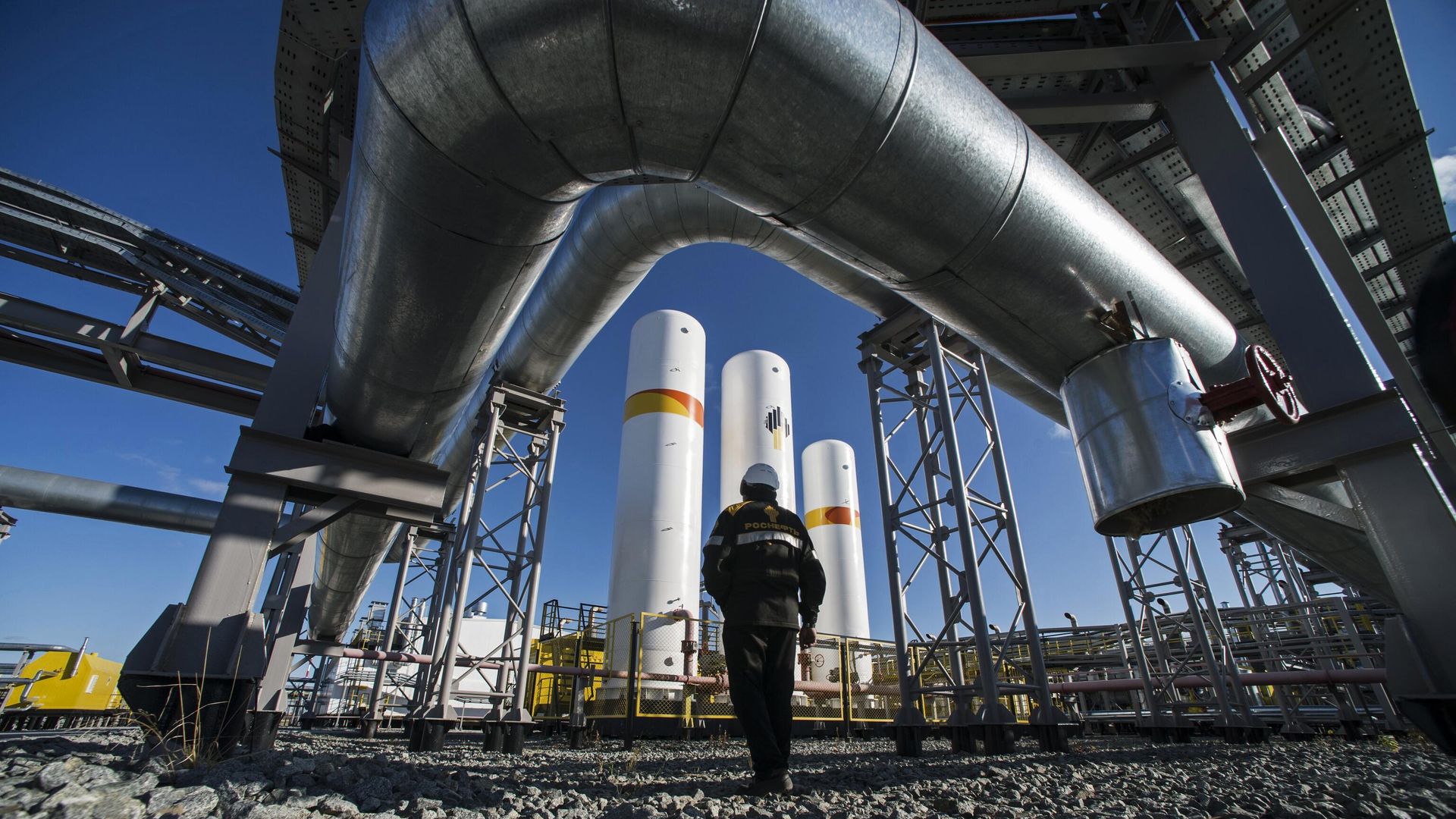 Сотрудник на компрессорной станции предприятия ООО РН-Пурнефтегаз в Ямало-Ненецком автономном округе - РИА Новости, 1920, 10.08.2023