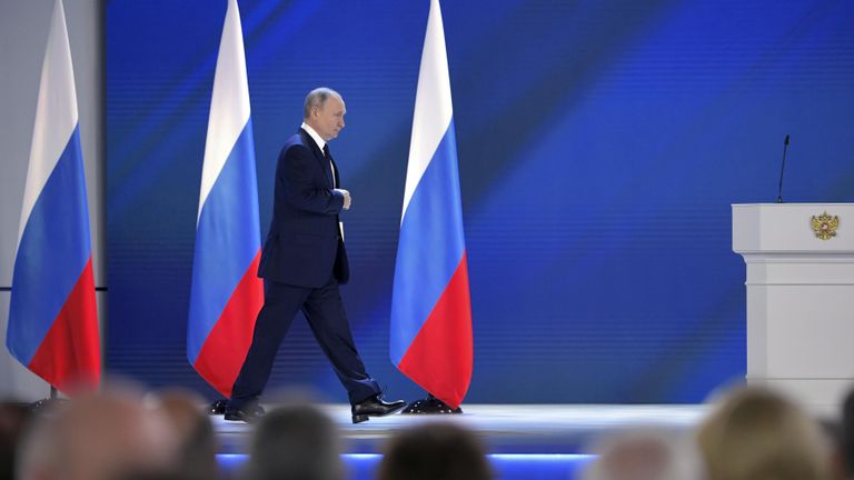 Президент РФ Владимир Путин перед началом выступления с ежегодным посланием Федеральному Собранию Президент РФ Владимир Путин перед началом выступления с ежегодным посланием Федеральному Собранию