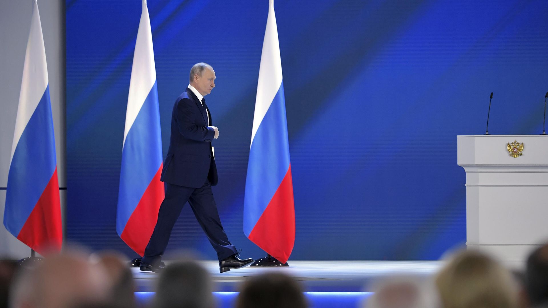 Президент РФ Владимир Путин перед началом выступления с ежегодным посланием Федеральному Собранию - РИА Новости, 1920, 21.04.2021