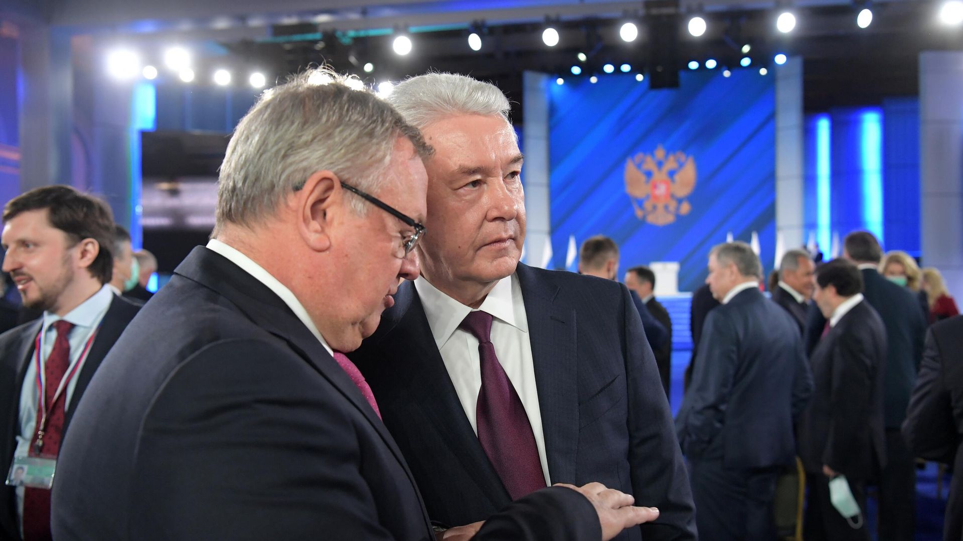 Президент - председатель правления Банка ВТБ Андрей Костин и мэр Москвы Сергей Собянин перед началом ежегодного послания президента РФ Владимира Путина Федеральному Собранию Президент - председатель правления Банка ВТБ Андрей Костин и мэр Москвы Сергей Собянин перед началом ежегодного послания президента РФ Владимира Путина Федеральному Собранию - РИА Новости, 1920, 21.04.2021