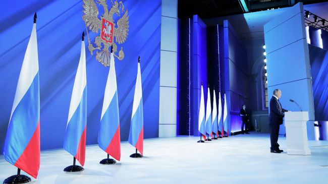 Президент РФ Владимир Путин выступает с ежегодным посланием Федеральному Собранию