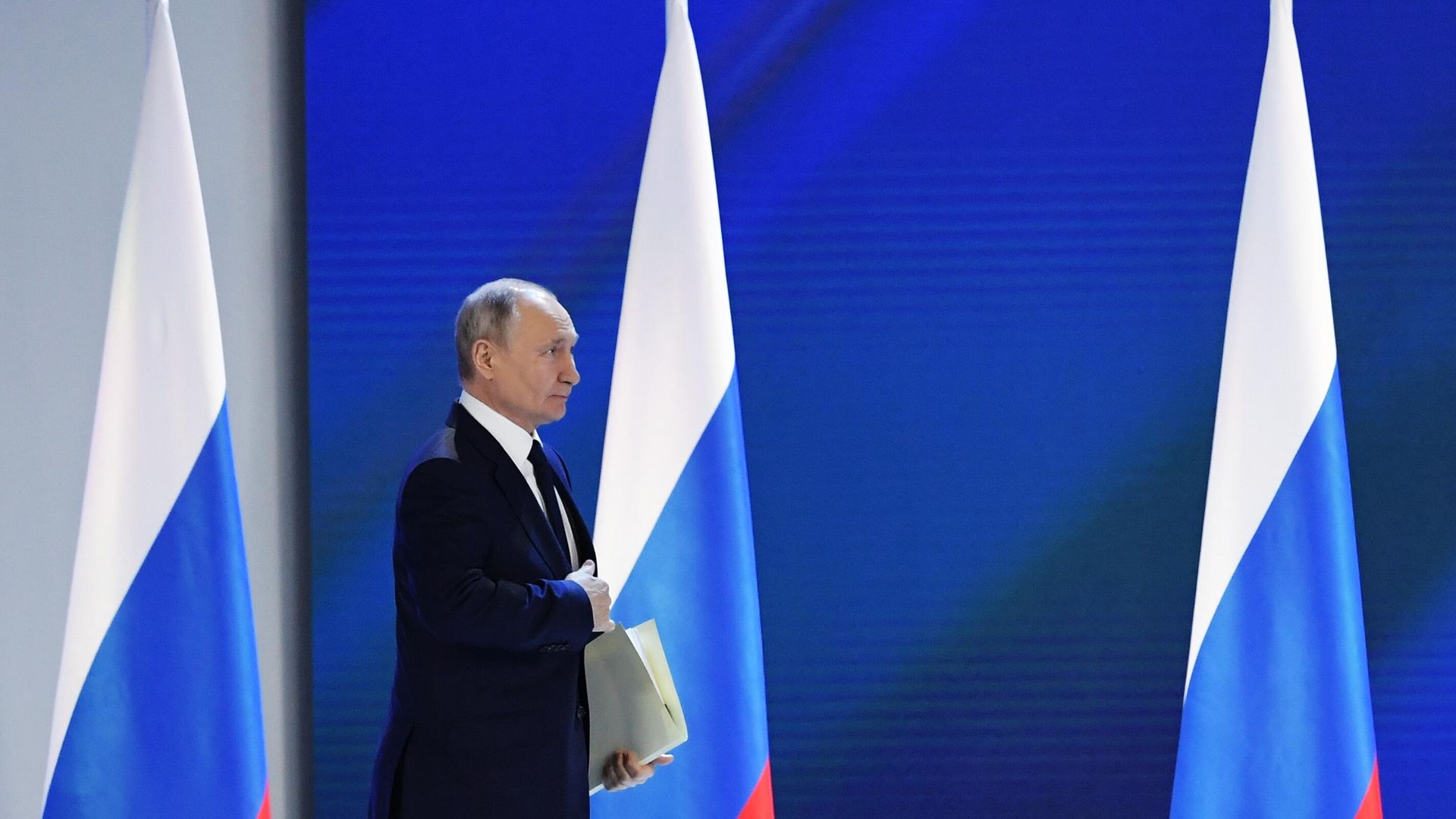Президент РФ Владимир Путин перед выступлением с ежегодным посланием Федеральному Собранию Президент РФ Владимир Путин перед выступлением с ежегодным посланием Федеральному Собранию - РИА Новости, 1920, 21.04.2021