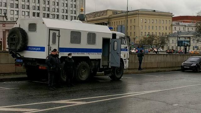 Усиление нарядов полиции в центре Москвы Усиление нарядов полиции в центре Москвы - РИА Новости, 1920, 21.04.2021