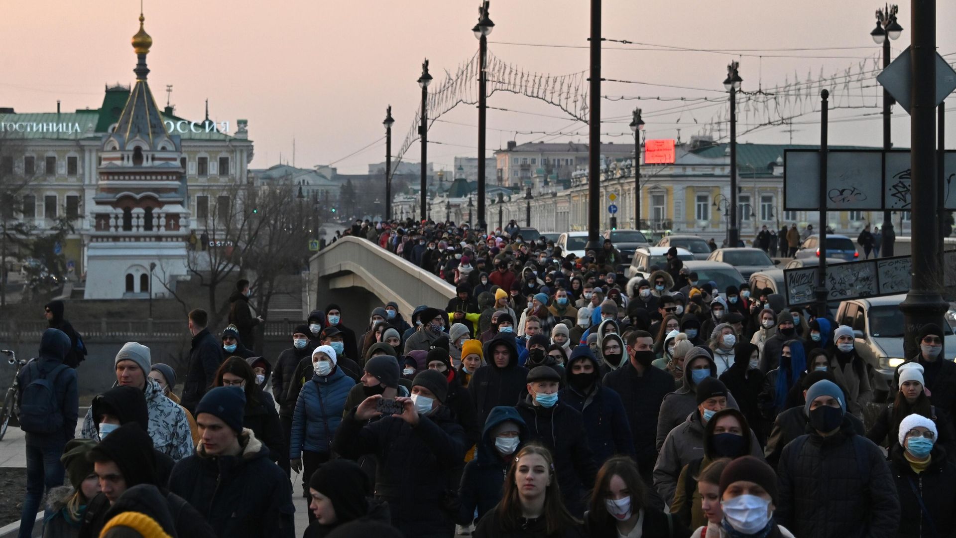 Участники несанкционированной акции в поддержку Алексея Навального в Омске Участники несанкционированной акции в поддержку Алексея Навального в Омске - РИА Новости, 1920, 21.04.2021