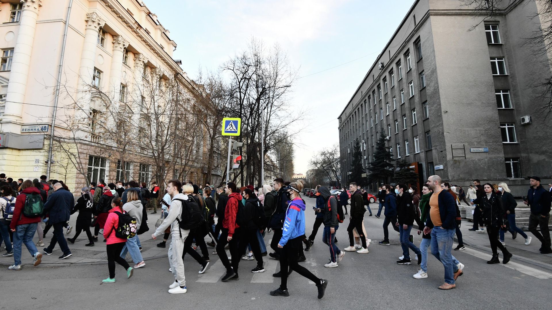 Участники несанкционированной акции в поддержку Алексея Навального в Екатеринбурге Участники несанкционированной акции в поддержку Алексея Навального в Екатеринбурге - РИА Новости, 1920, 22.04.2021