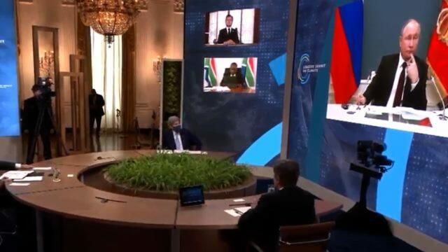 Путин во время выступления Макрона на климатическом саммите Путин во время выступления Макрона на климатическом саммите - РИА Новости, 1920, 22.04.2021