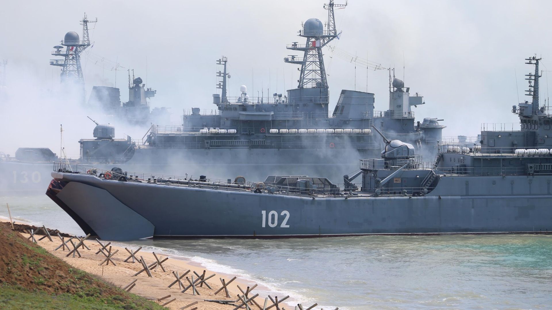 Корабли Черноморского флота во время масштабных учений войск Южного военного округа и ВДВ на полигоне Опук в Крыму Корабли Черноморского флота во время масштабных учений войск Южного военного округа и ВДВ на полигоне Опук в Крыму - РИА Новости, 1920, 13.05.2023