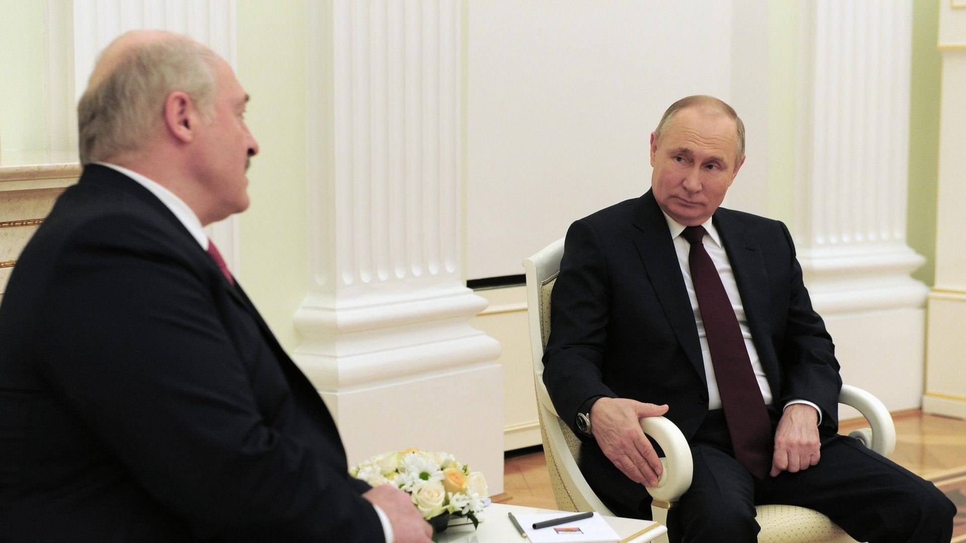 Президент РФ Владимир Путин и президент Белоруссии Александр Лукашенко во время встречи Президент РФ Владимир Путин и президент Белоруссии Александр Лукашенко во время встречи - РИА Новости, 1920, 22.04.2021