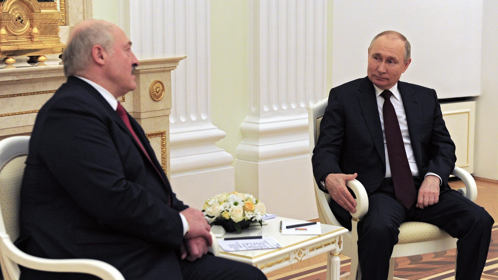 Президент РФ Владимир Путин и президент Белоруссии Александр Лукашенко во время встречи Президент РФ Владимир Путин и президент Белоруссии Александр Лукашенко во время встречи - РИА Новости, 1920, 22.04.2021