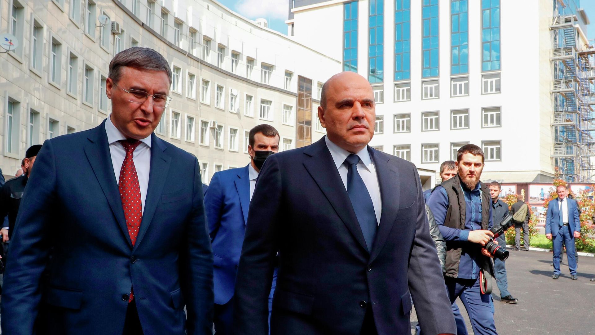 Председатель правительства РФ Михаил Мишустин и министр науки и высшего образования РФ Валерий Фальков во время посещения Грозненского государственного нефтяного технического университета Председатель правительства РФ Михаил Мишустин и министр науки и высшего образования РФ Валерий Фальков во время посещения Грозненского государственного нефтяного технического университета - РИА Новости, 1920, 08.12.2022