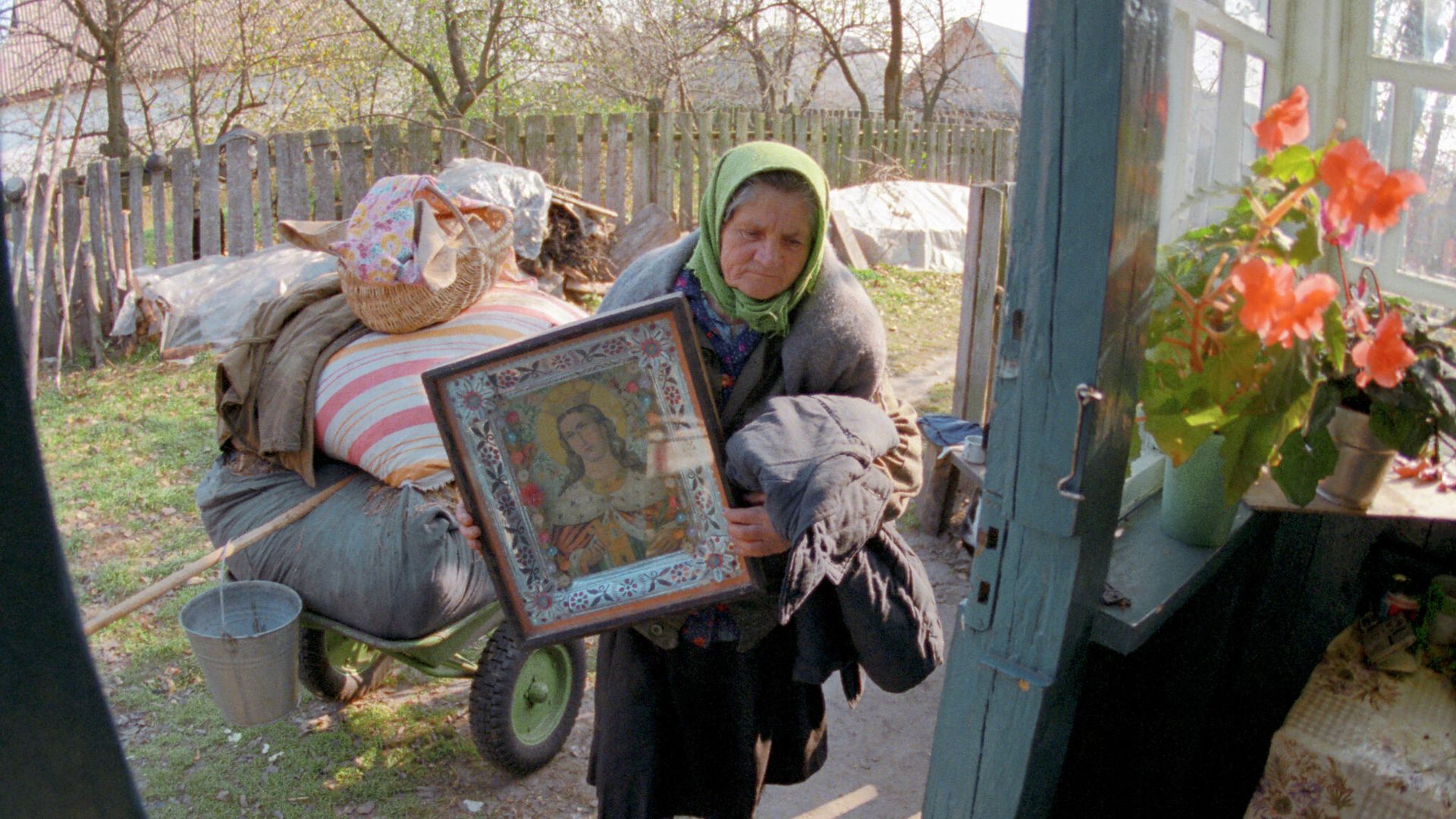 Люди занимают покинутые дома. Чернобыль, 1990 год Люди занимают покинутые дома. Чернобыль, 1990 год - РИА Новости, 1920, 26.04.2021