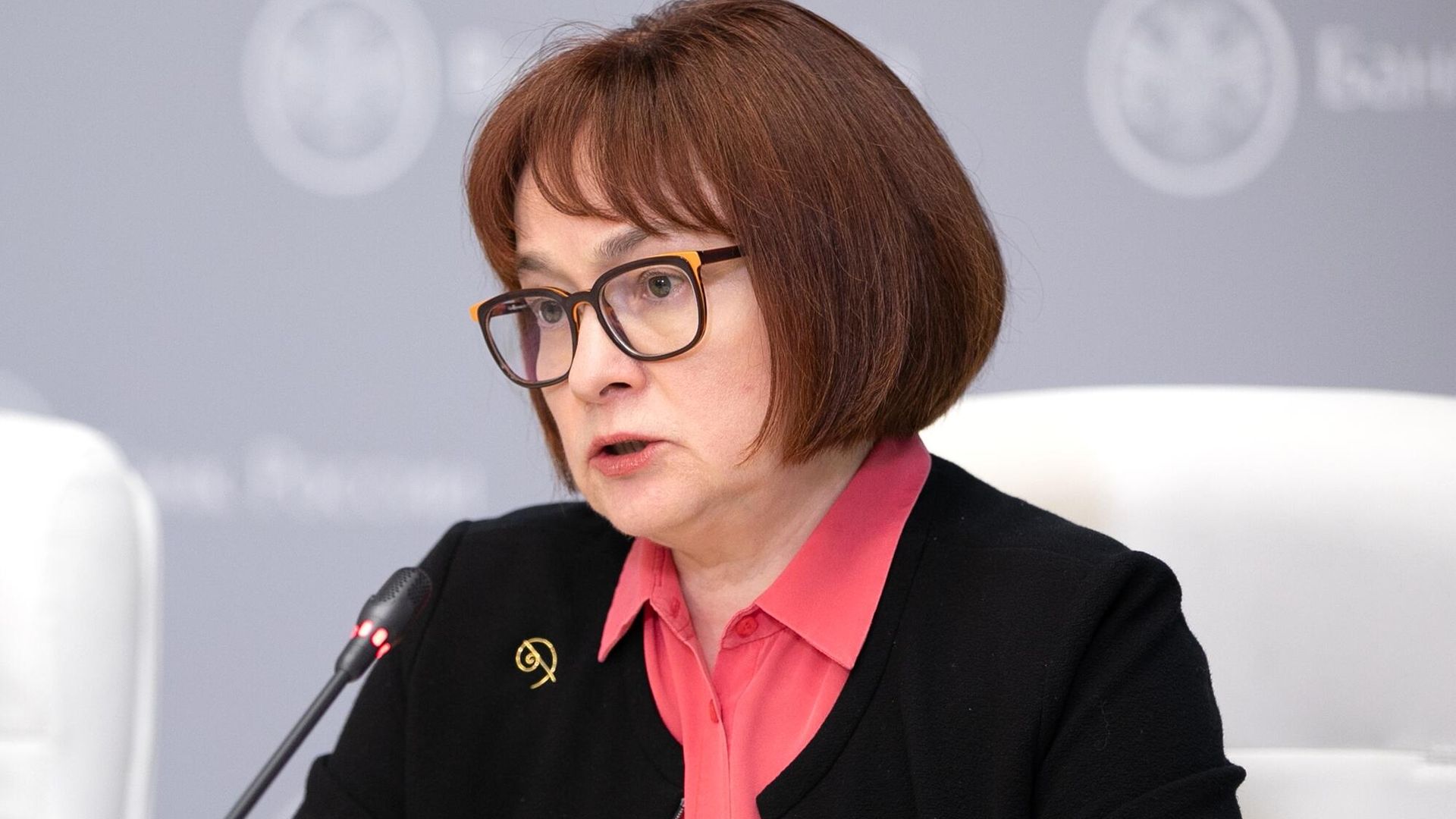 Глава ЦБ РФ Эльвира Набиуллина во время пресс-конференции в Москве Глава ЦБ РФ Эльвира Набиуллина во время пресс-конференции в Москве - РИА Новости, 1920, 11.06.2021
