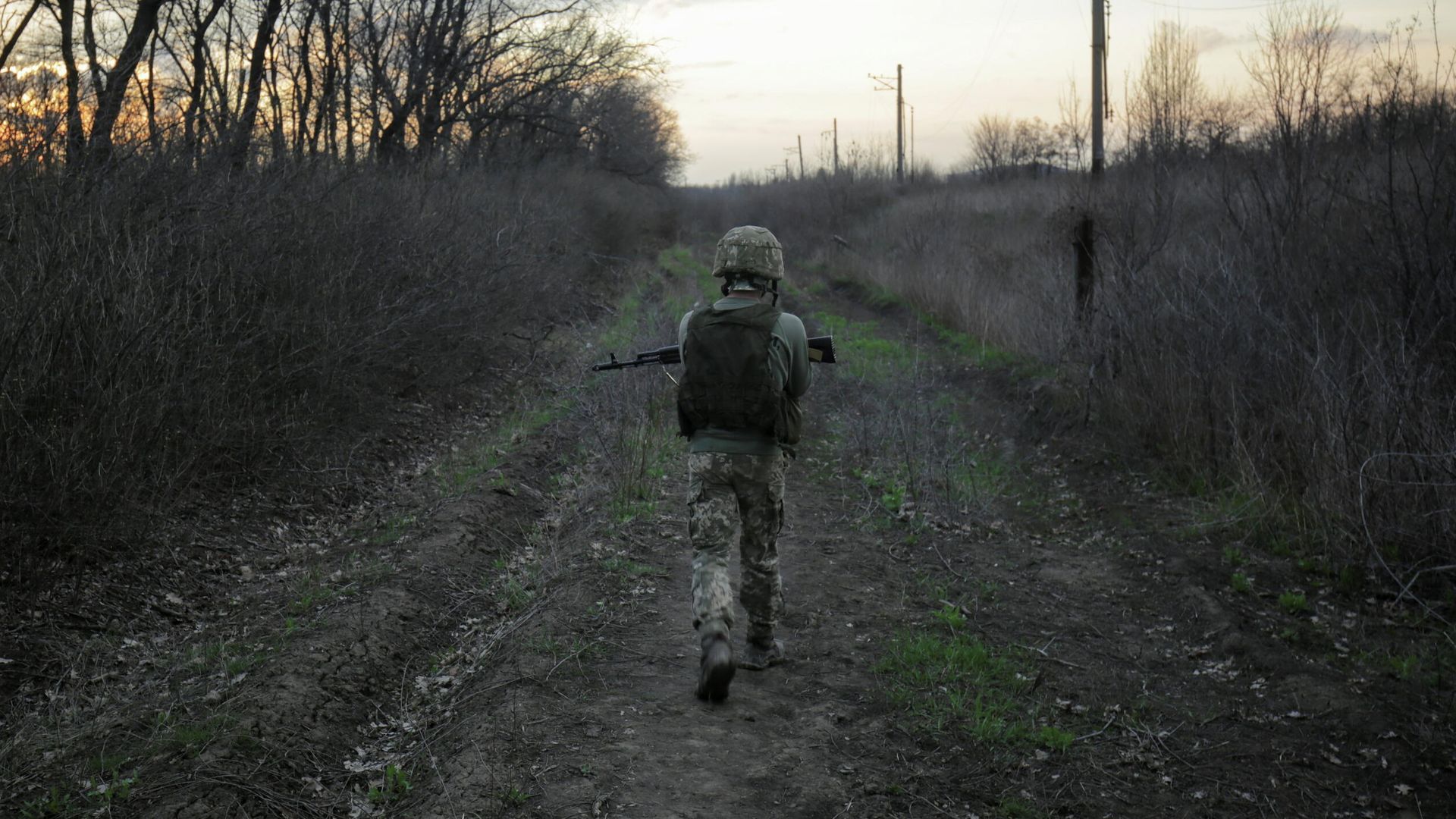 Украинский военный в окрестностях Донецка Украинский военный в окрестностях Донецка - РИА Новости, 1920, 25.02.2022
