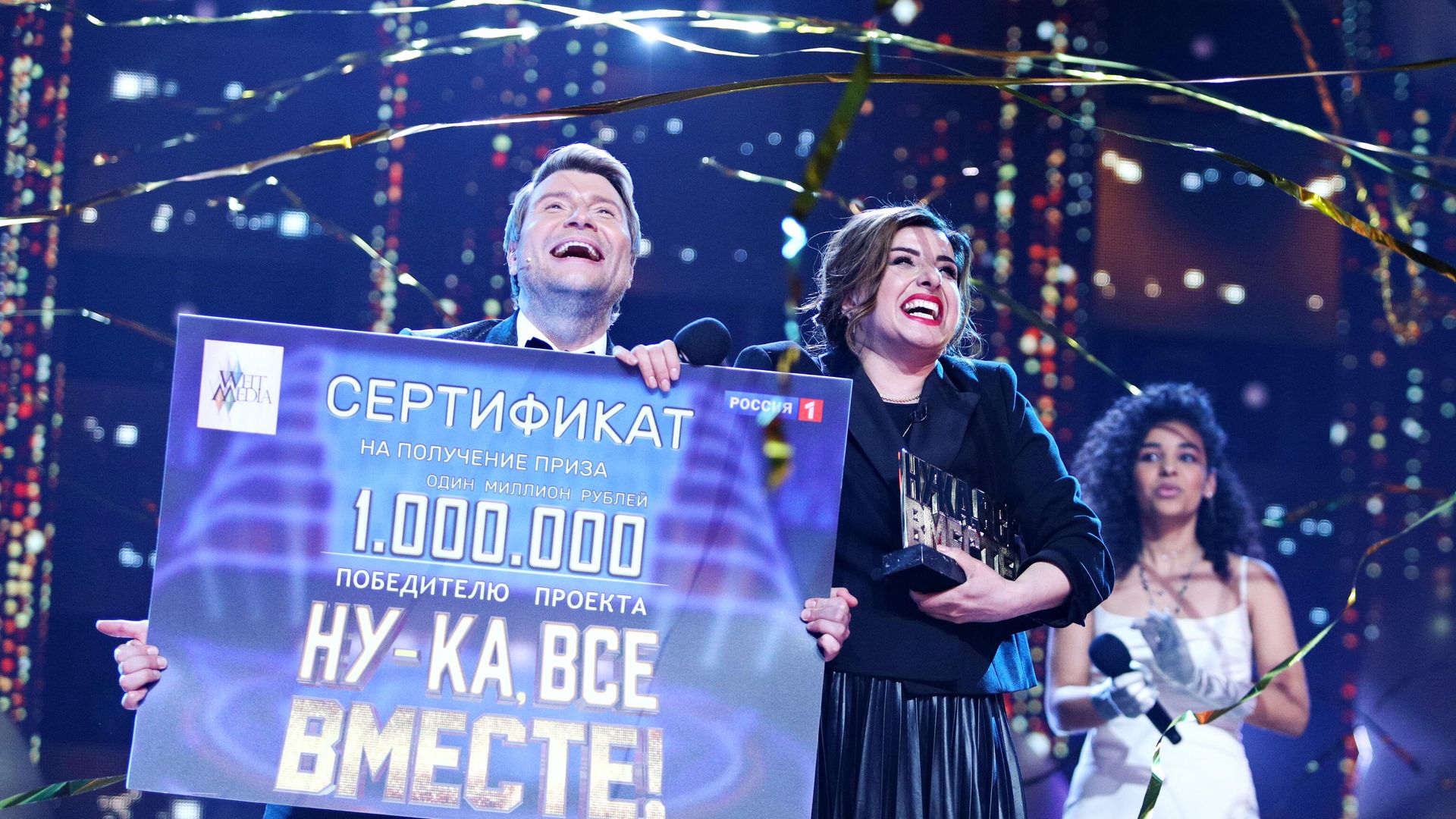 Николай Басков с победительницей шоу Ну-ка, все вместе! Сюзанной Мелконян Николай Басков с победительницей шоу Ну-ка, все вместе! Сюзанной Мелконян - РИА Новости, 1920, 26.04.2021