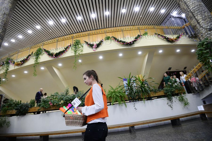 Фойе Большого Московского государственного цирка на проспекте Вернадского в Москве, открывшегося после окончания ремонтных работ