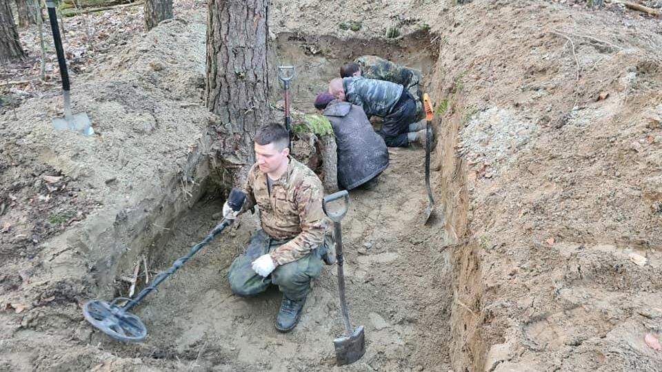 Поисковики во время работы в Зеленоградском районе Калининградской области Поисковики во время работы в Зеленоградском районе Калининградской области - РИА Новости, 1920, 05.12.2021