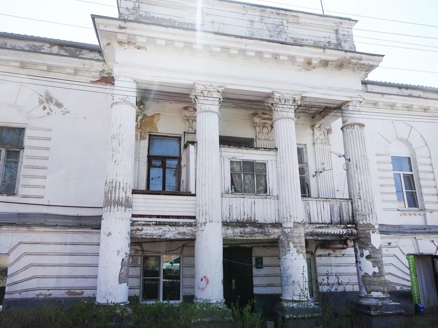 Дом Хрисанфа Кирсанова возведен в 1820-е годы в стиле классицизм Дом Хрисанфа Кирсанова возведен в 1820-е годы в стиле классицизм