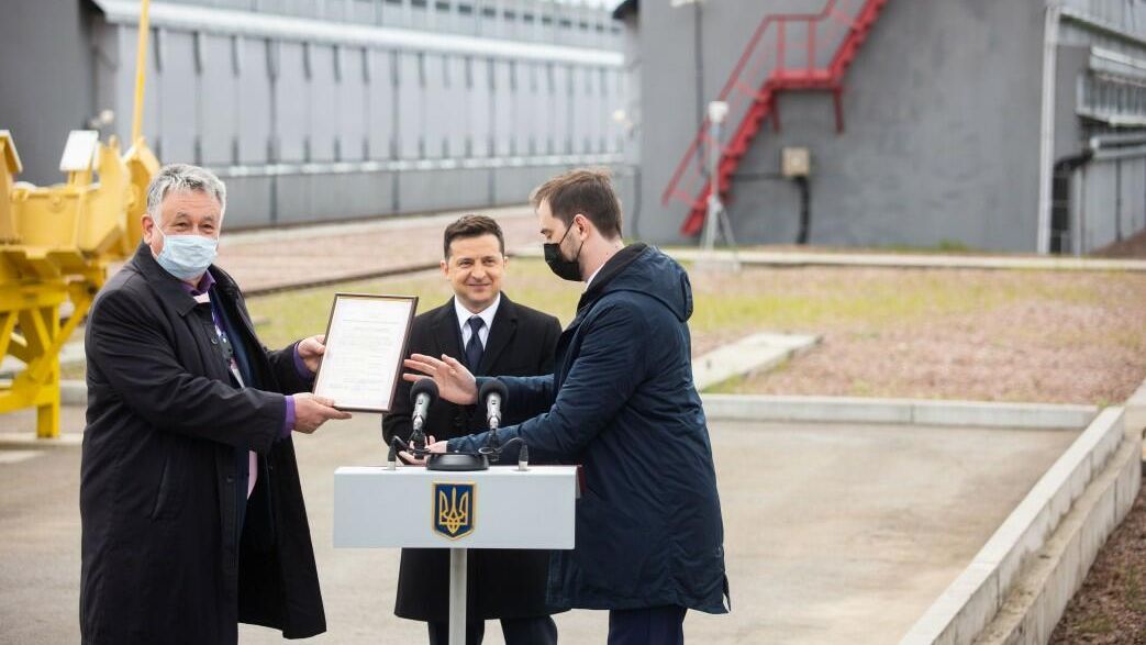 Президент Украины Владимир Зеленский на вручении лицензии на эксплуатацию ХОЯТ-2 Президент Украины Владимир Зеленский на вручении лицензии на эксплуатацию ХОЯТ-2 - РИА Новости, 1920, 28.04.2021