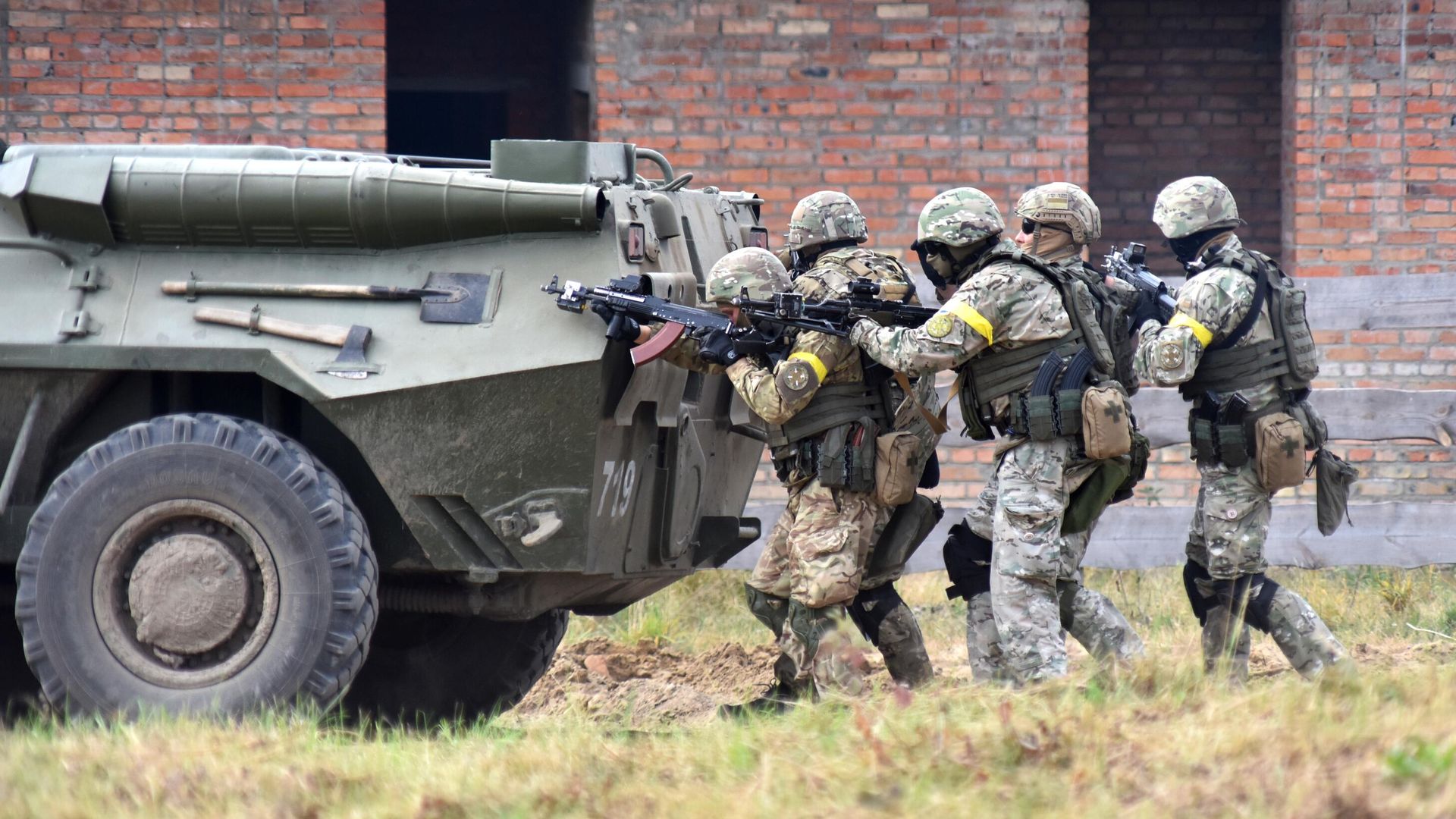 Военнослужащие Украины во время активной фазы совместных военных учений Украины и стран НАТО Rapid Trident-2020 на Яворовском полигоне во Львовской области - РИА Новости, 1920, 27.09.2021