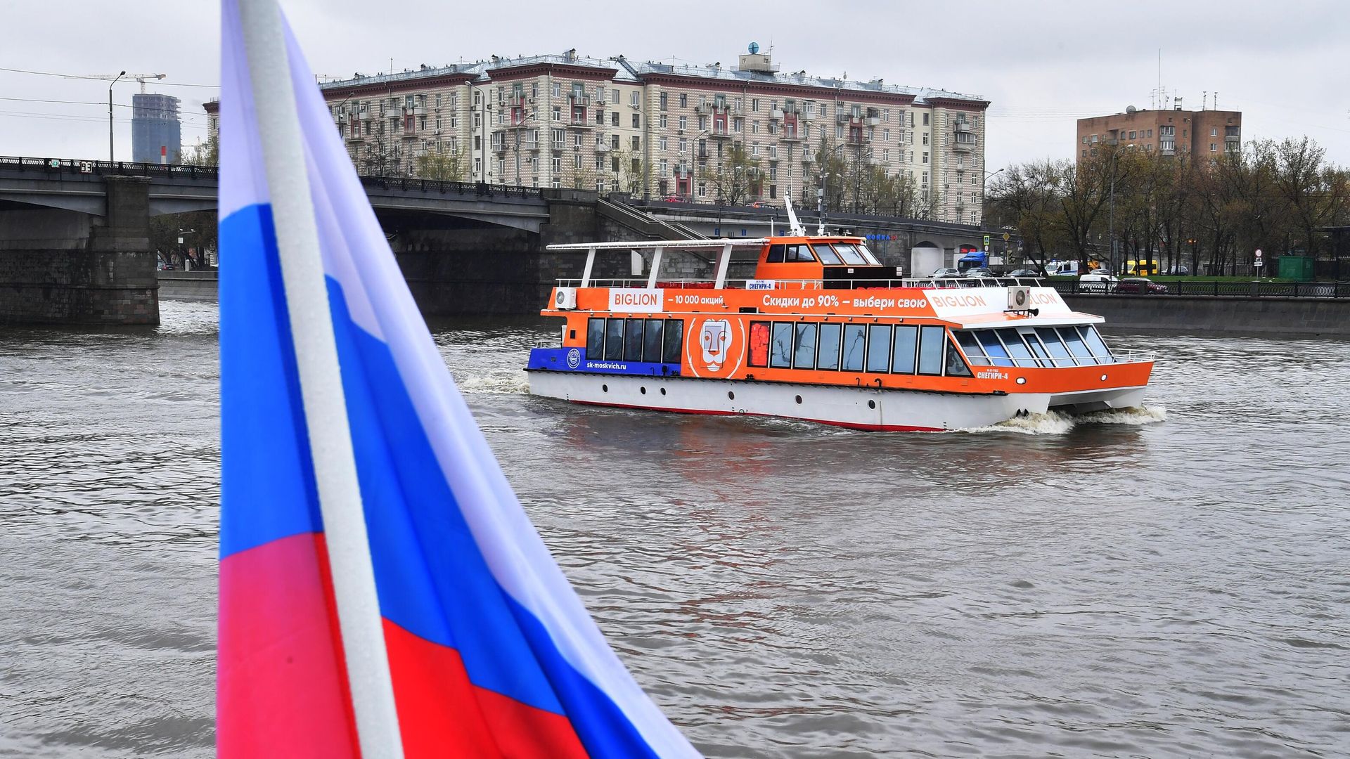 Теплоход Снегири-4 на Москве-реке. В Москве стартовала пассажирская речная навигация Теплоход Снегири-4 на Москве-реке. В Москве стартовала пассажирская речная навигация - РИА Новости, 1920, 29.04.2021