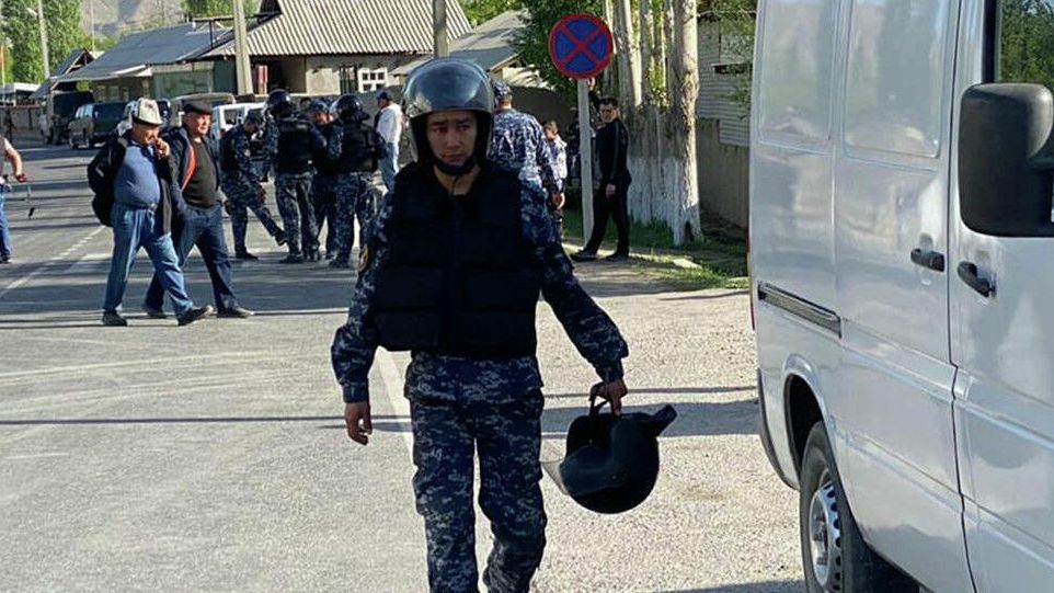 Кыргызские военнослужащие в районе границы с Таджикистаном Кыргызские военнослужащие в районе границы с Таджикистаном - РИА Новости, 1920, 30.04.2021