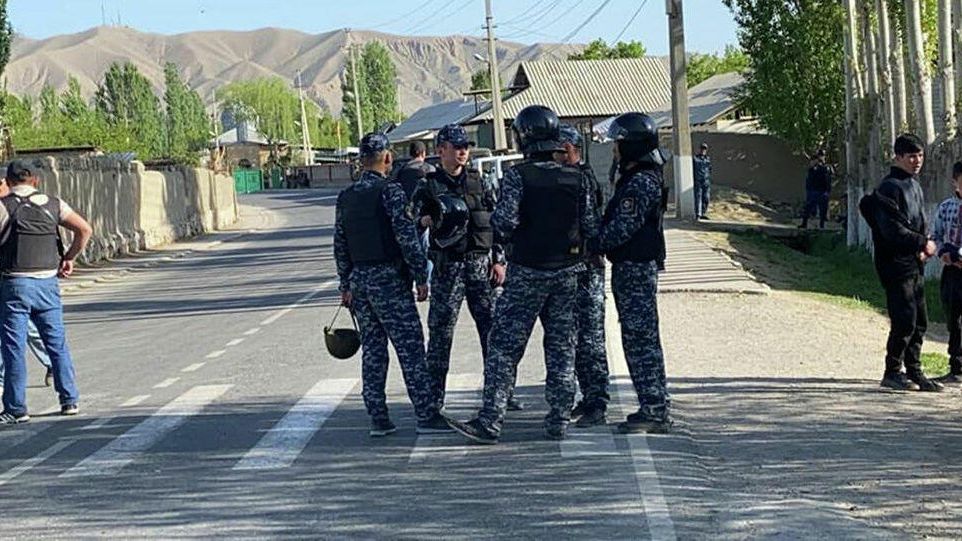 Кыргызские военнослужащие в районе границы с Таджикистаном Кыргызские военнослужащие в районе границы с Таджикистаном - РИА Новости, 1920, 29.04.2021