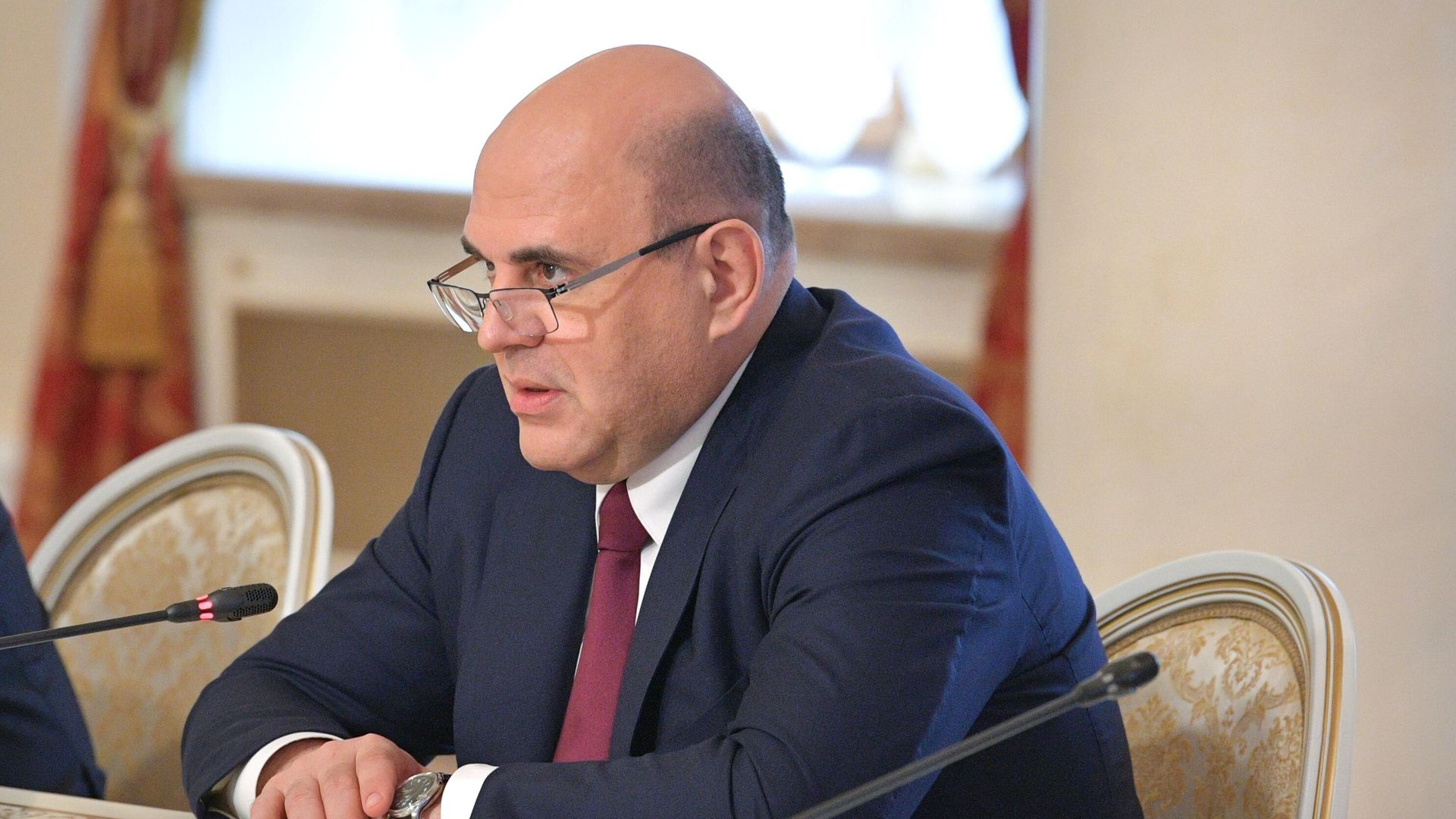 Председатель правительства РФ Михаил Мишустин во время встречи с исполняющим обязанности премьер-министра Армении Николом Пашиняном Председатель правительства РФ Михаил Мишустин во время встречи с исполняющим обязанности премьер-министра Армении Николом Пашиняном - РИА Новости, 1920, 05.05.2021