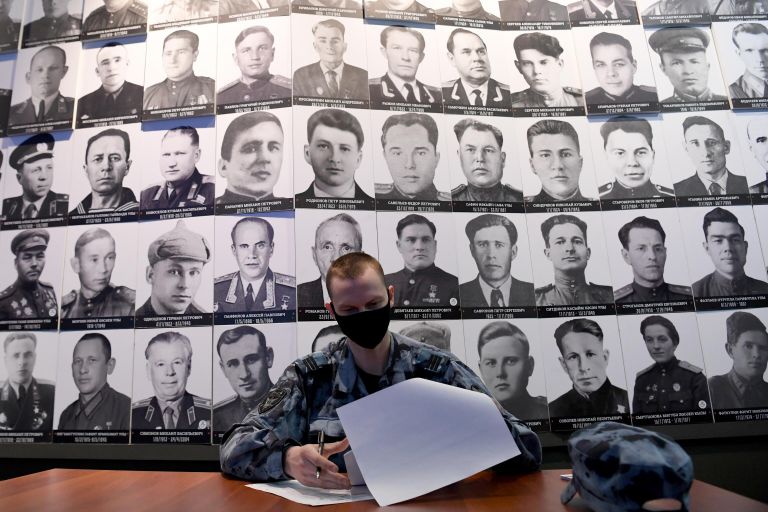 Участник Международной просветительско-патриотической акции Диктант Победы 2021, посвященной 76-й годовщине Победы в Великой Отечественной войне, в Музее-мемориале Великой Отечественной войны 1941-1945 годов в Казани Участник Международной просветительско-патриотической акции Диктант Победы 2021, посвященной 76-й годовщине Победы в Великой Отечественной войне, в Музее-мемориале Великой Отечественной войны 1941-1945 годов в Казани
