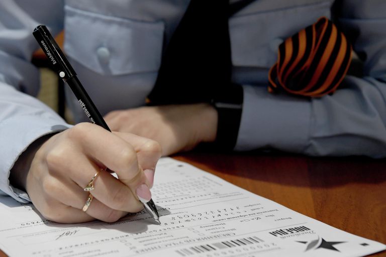 Участница Международной просветительско-патриотической акции Диктант Победы 2021, посвященной 76-й годовщине Победы в Великой Отечественной войне, в Музее-мемориале Великой Отечественной войны 1941-1945 годов в Казани Участница Международной просветительско-патриотической акции Диктант Победы 2021, посвященной 76-й годовщине Победы в Великой Отечественной войне, в Музее-мемориале Великой Отечественной войны 1941-1945 годов в Казани