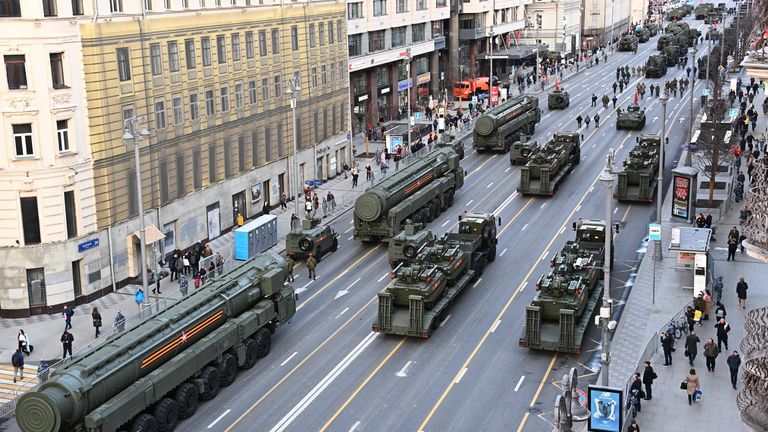 Военная техника на репетиции парада к 76-й годовщине Победы в Великой Отечественной войне на Тверской улице в Москве Военная техника на репетиции парада к 76-й годовщине Победы в Великой Отечественной войне на Тверской улице в Москве