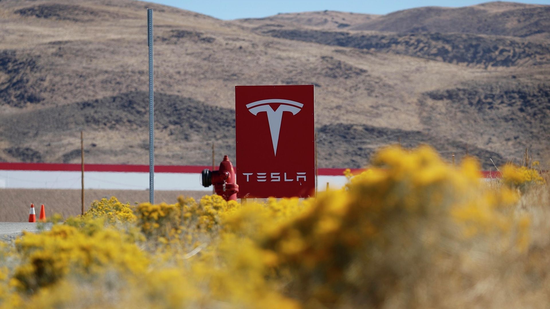 Вывеска завода Tesla Gigafactory в штате Невада Вывеска завода Tesla Gigafactory в штате Невада - РИА Новости, 1920, 21.05.2021
