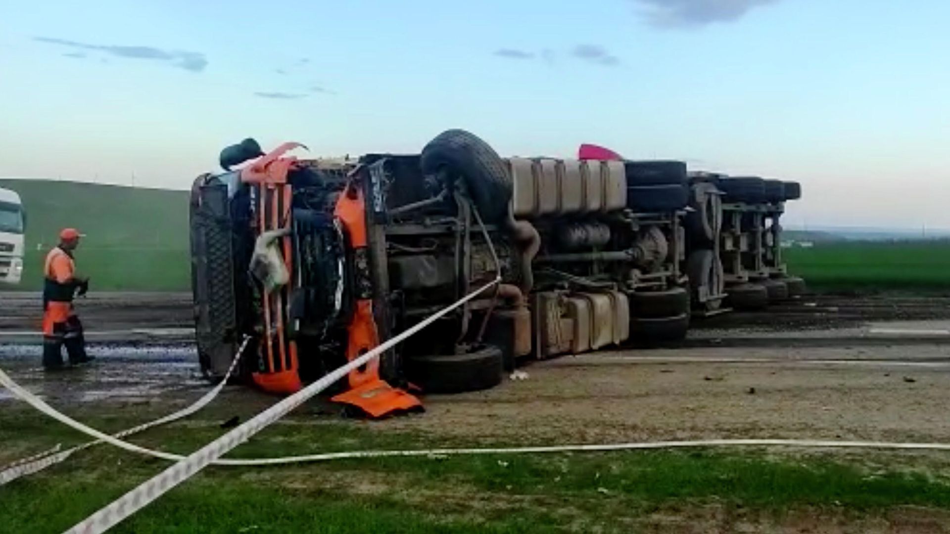 ДТП в Ставропольском крае. Кадр видео ДТП в Ставропольском крае. Кадр видео - РИА Новости, 1920, 01.05.2021