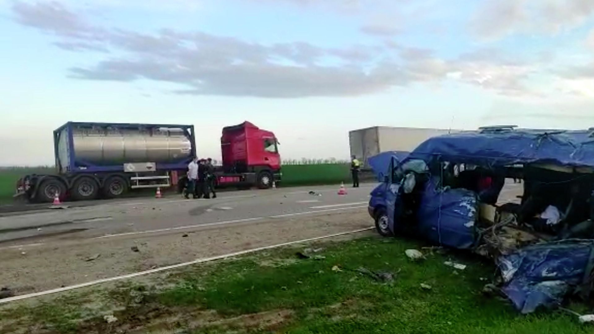 ДТП в Ставропольском крае. Кадр видео ДТП в Ставропольском крае. Кадр видео - РИА Новости, 1920, 30.04.2021