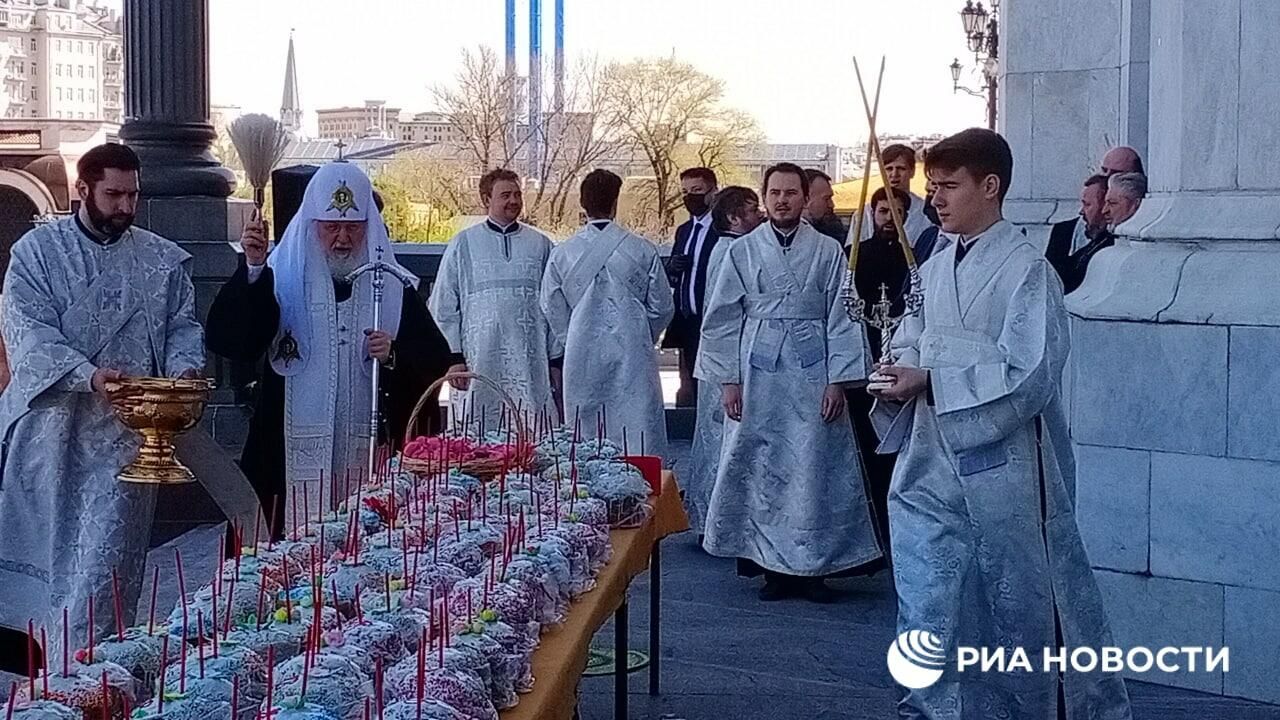 Патриарх Кирилл освятил куличи и яйца перед Пасхой в храме Христа Спасителя Патриарх Кирилл освятил куличи и яйца перед Пасхой в храме Христа Спасителя - РИА Новости, 1920, 01.05.2021
