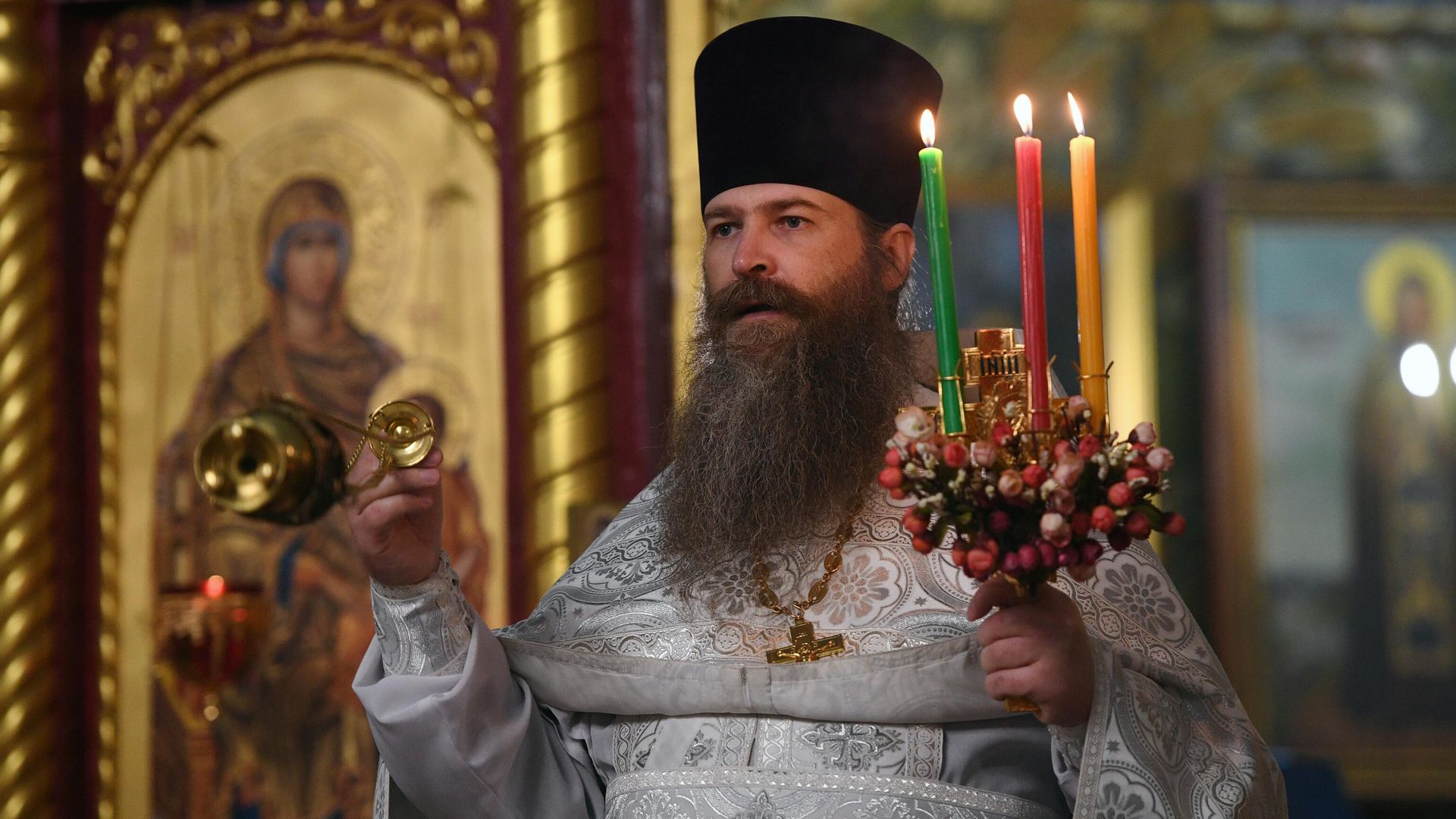 Священнослужитель во время праздничного пасхального богослужения в храме во имя Святого благоверного великого князя Александра Невского в Покровском Александро-Невском женском монастыре в поселке Колывань Новосибирской области Священнослужитель во время праздничного пасхального богослужения в храме во имя Святого благоверного великого князя Александра Невского в Покровском Александро-Невском женском монастыре в поселке Колывань Новосибирской области - РИА Новости, 1920, 24.04.2022