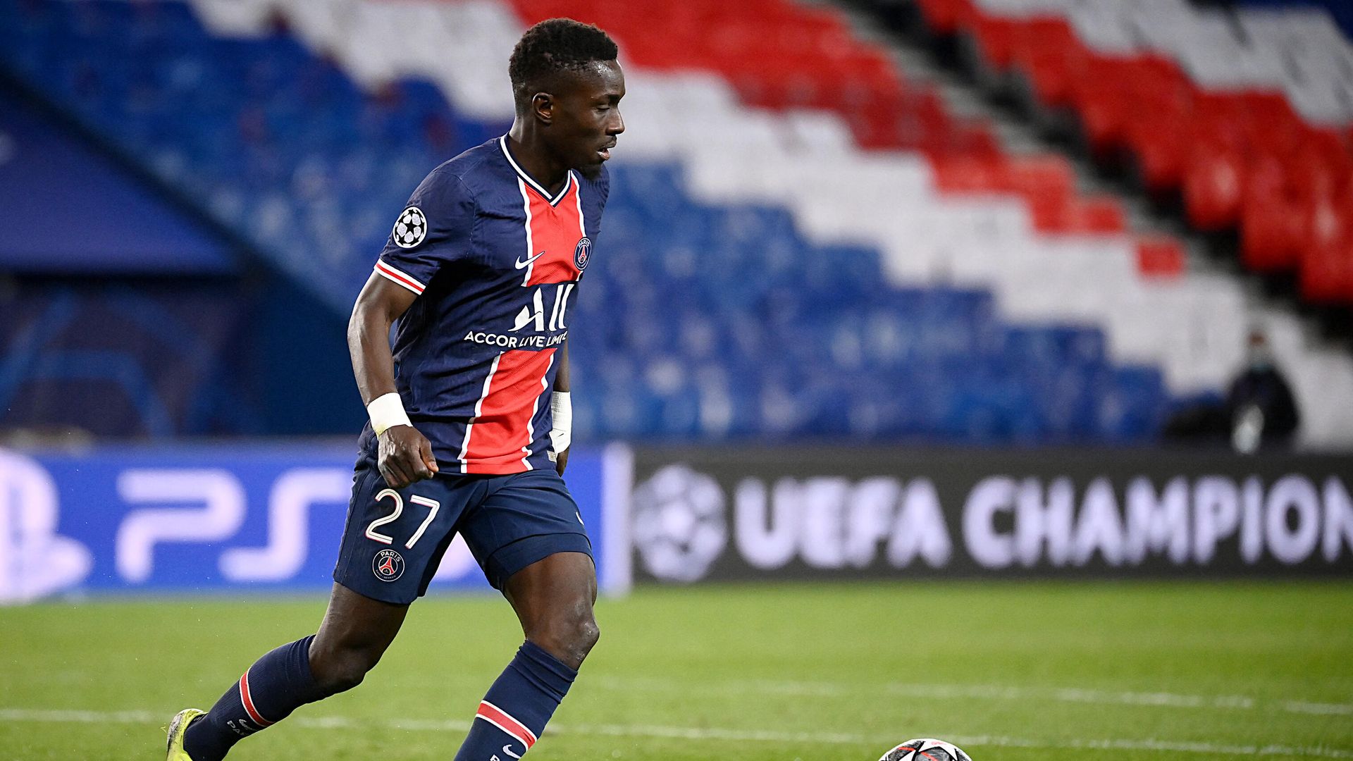 Paris Saint-Germain's Senegalese midfielder Idrissa Gueye plays the ball during the UEFA Champions League quarter-final second leg football match between Paris Saint-Germain (PSG) and FC Bayern Munich at the Parc des Princes stadium in Paris, on April 13, 2021. (Photo by FRANCK FIFE / AFP) Paris Saint-Germain's Senegalese midfielder Idrissa Gueye plays the ball during the UEFA Champions League quarter-final second leg football match between Paris Saint-Germain (PSG) and FC Bayern Munich at the Parc des Princes stadium in Paris, on April 13, 2021. (Photo by FRANCK FIFE / AFP) - РИА Новости, 1920, 04.05.2021