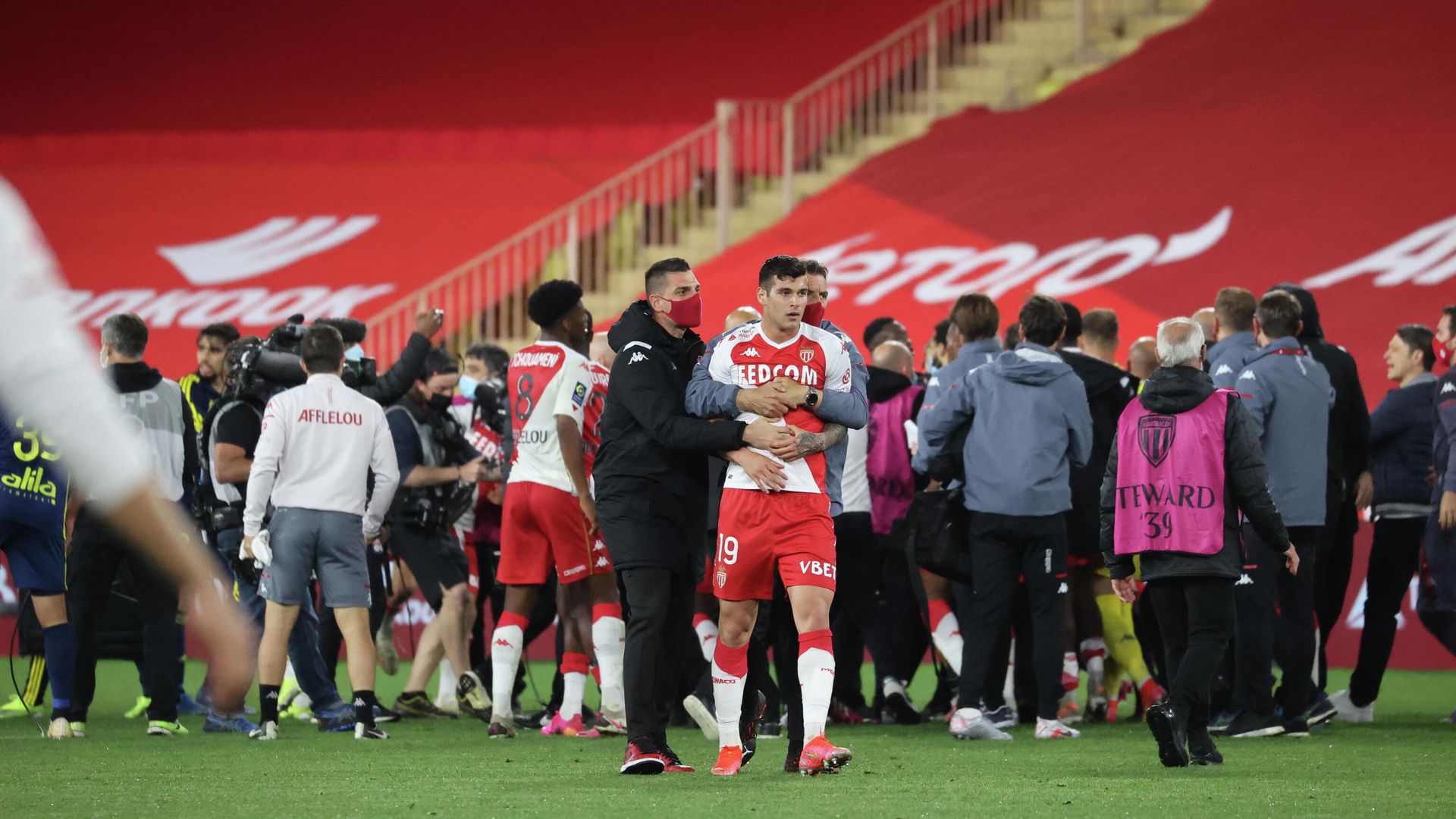 Players argue at the end of the L1 football match between Monaco (ASM) and Lyon (OL) at The Louis II Stadium, in Monaco on May 2, 2021. (Photo by Valery HACHE / AFP) - РИА Новости, 1920, 04.05.2021