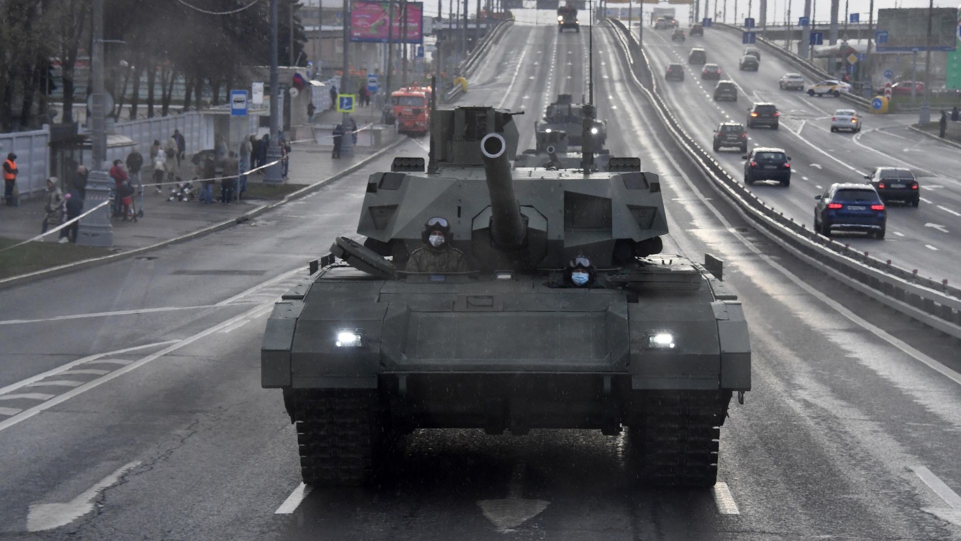 Танк Т-14 Армата на Звенигородском шоссе в Москве перед началом ночной репетиции парада к 76-й годовщине Победы в Великой Отечественной войне Танк Т-14 Армата на Звенигородском шоссе в Москве перед началом ночной репетиции парада к 76-й годовщине Победы в Великой Отечественной войне - РИА Новости, 1920, 03.08.2021