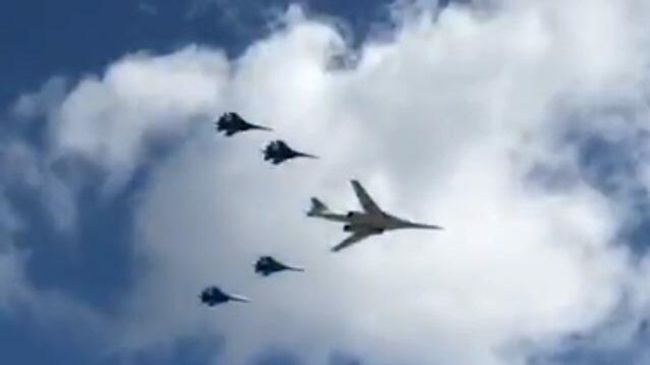 Авиационная тренировка парада Победы в небе над Москвой Авиационная тренировка парада Победы в небе над Москвой