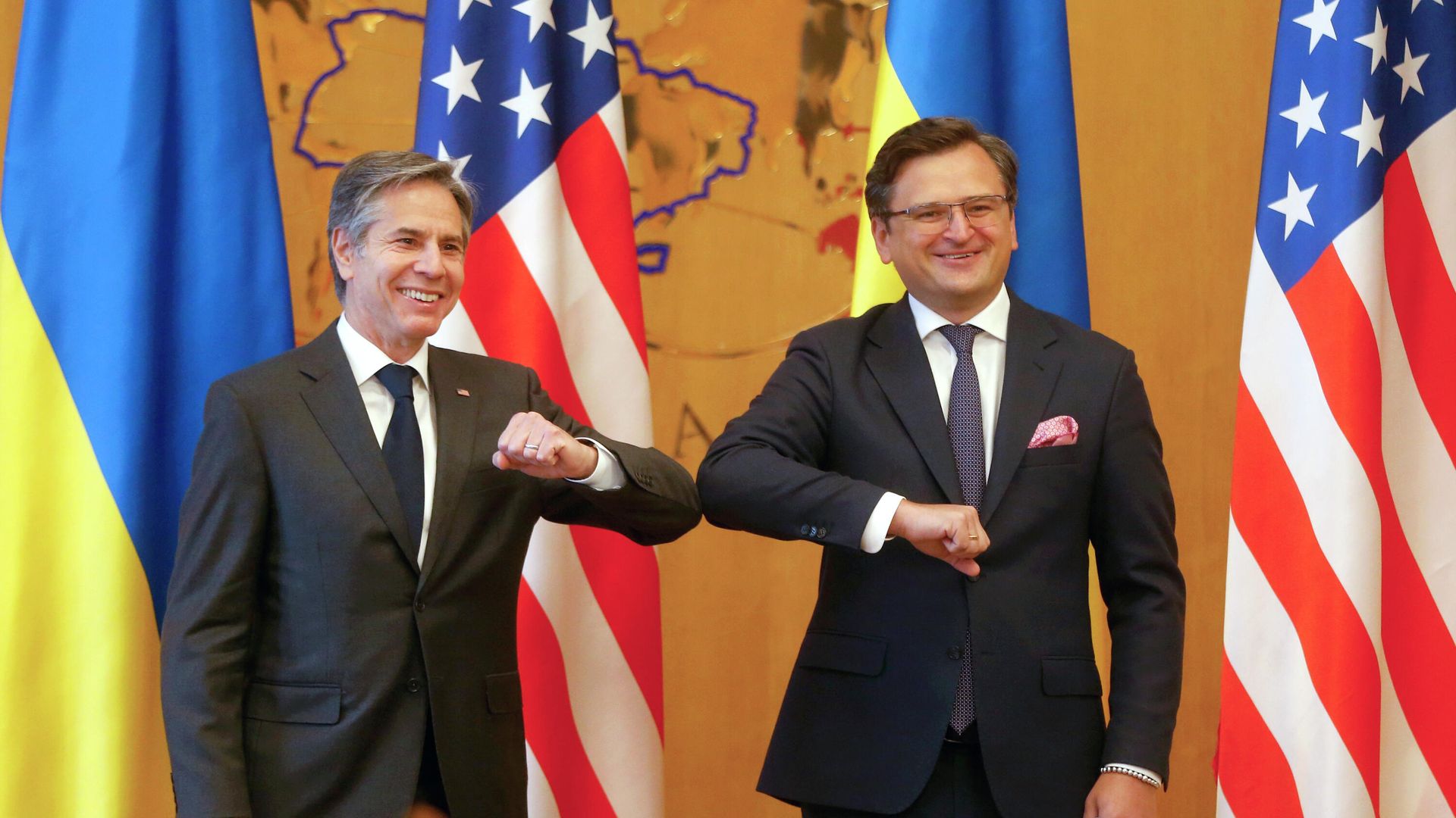 Госсекретарь США Энтони Блинкен и Министр иностранных дел Украины Дмитрий Кулеба перед встречей в Киеве, Украина Госсекретарь США Энтони Блинкен и Министр иностранных дел Украины Дмитрий Кулеба перед встречей в Киеве, Украина - РИА Новости, 1920, 02.12.2021