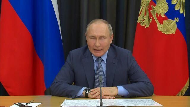 Как автомат Калашникова – Путин о надежности российских вакцин Как автомат Калашникова – Путин о надежности российских вакцин - РИА Новости, 1920, 06.05.2021