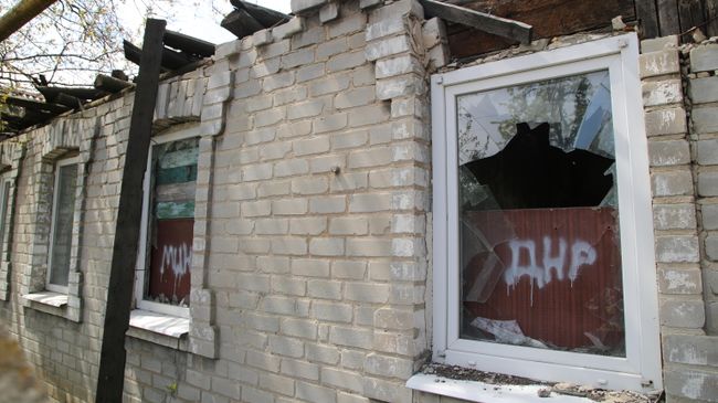 Последствия обстрела в Киевском районе Донецка