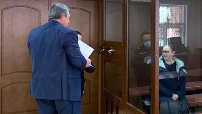 Управляющая отелем Вечный зов Евгения Чумаколенко в зале Пресненского суда, где ей избирают меру пресечения по делу о гибели двух человек при пожаре в гостинице Управляющая отелем Вечный зов Евгения Чумаколенко в зале Пресненского суда, где ей избирают меру пресечения по делу о гибели двух человек при пожаре в гостинице - РИА Новости, 1920, 06.05.2021