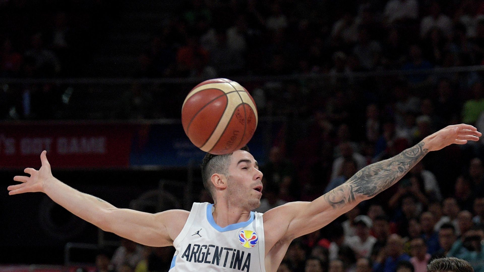 Argentina's Luca Vildoza goes for the ball during the Basketball World Cup semi-final game between Argentina and France in Beijing on September 13, 2019. (Photo by NOEL CELIS / AFP) Argentina's Luca Vildoza goes for the ball during the Basketball World Cup semi-final game between Argentina and France in Beijing on September 13, 2019. (Photo by NOEL CELIS / AFP) - РИА Новости, 1920, 07.05.2021